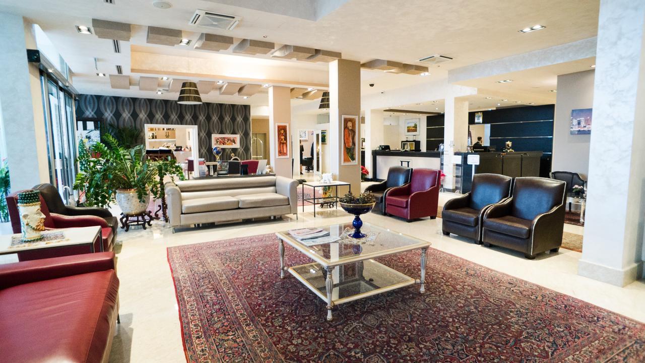 Hotel Plaza 4*